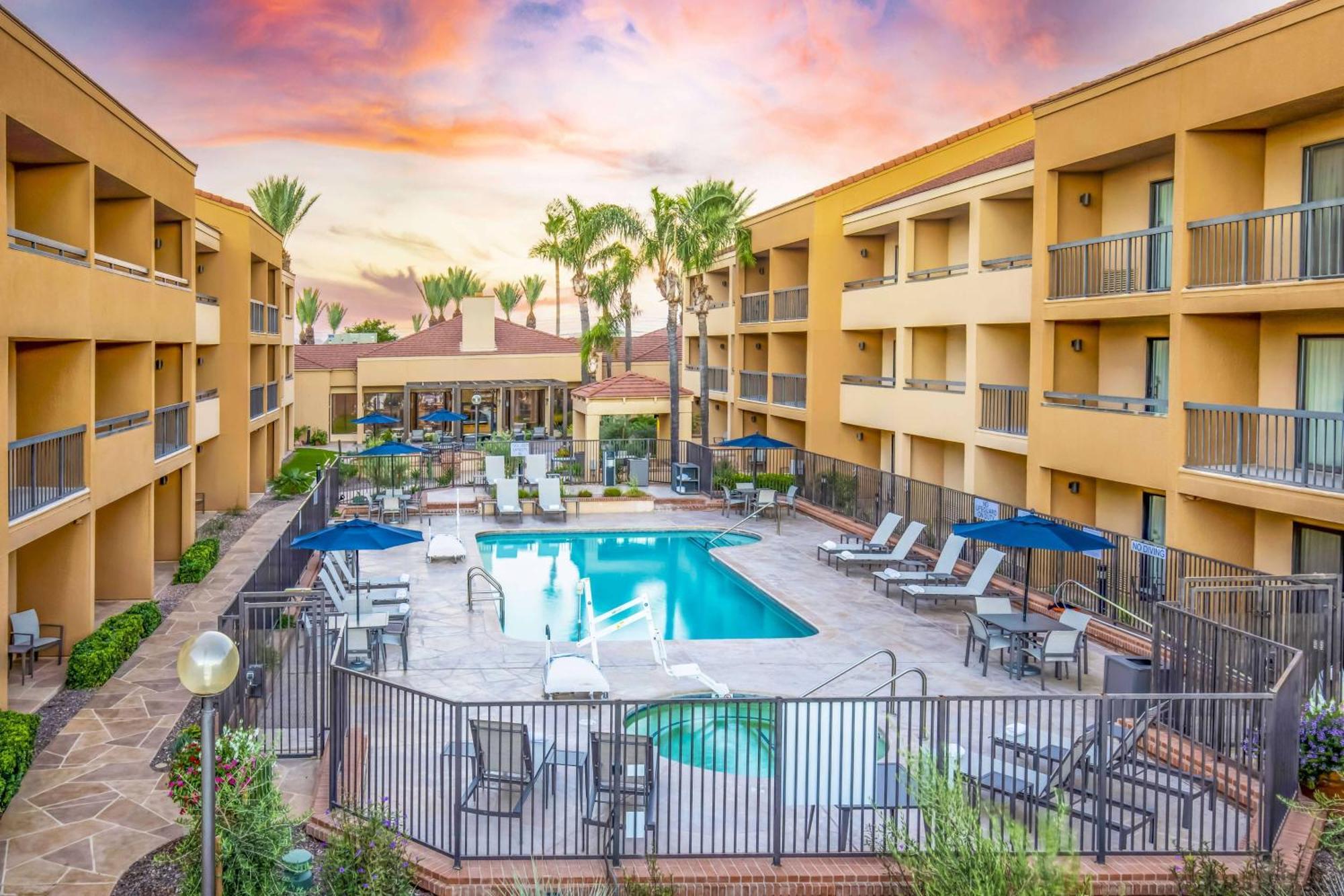 Courtyard Tucson Airport Hotel Exterior photo