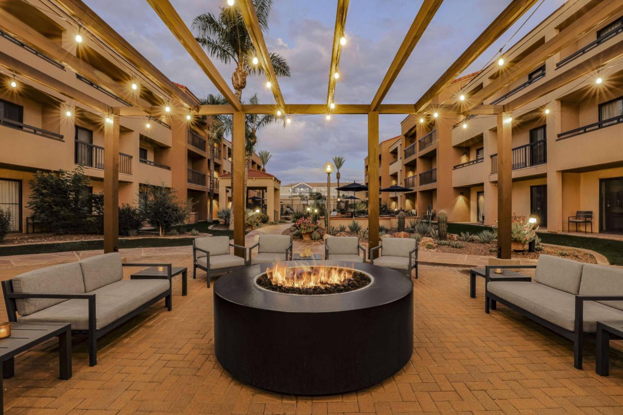 Courtyard Tucson Airport Hotel Exterior photo