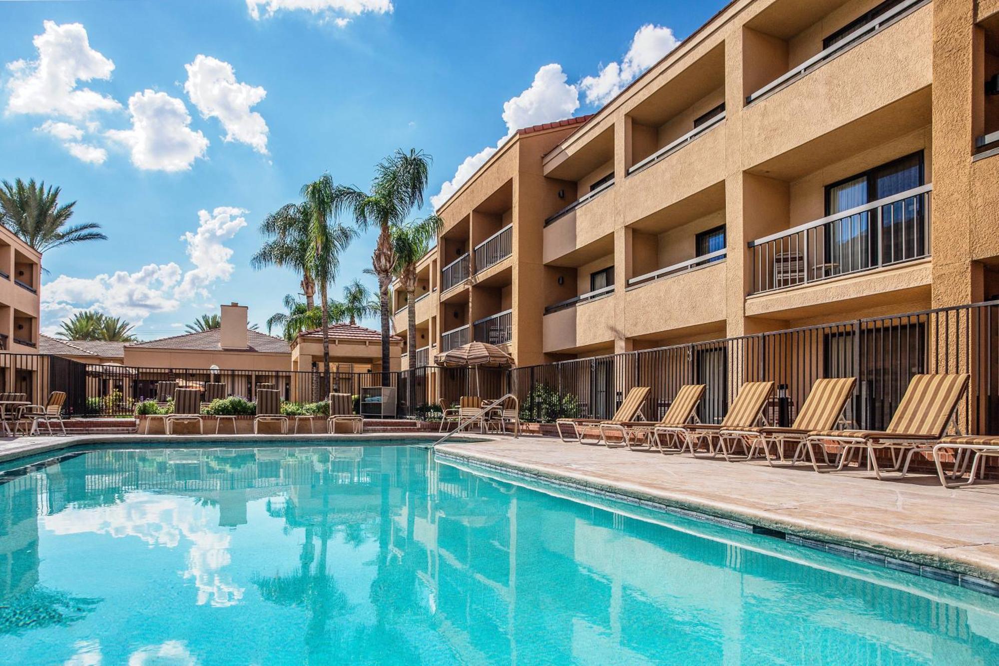 Courtyard Tucson Airport Hotel Exterior photo