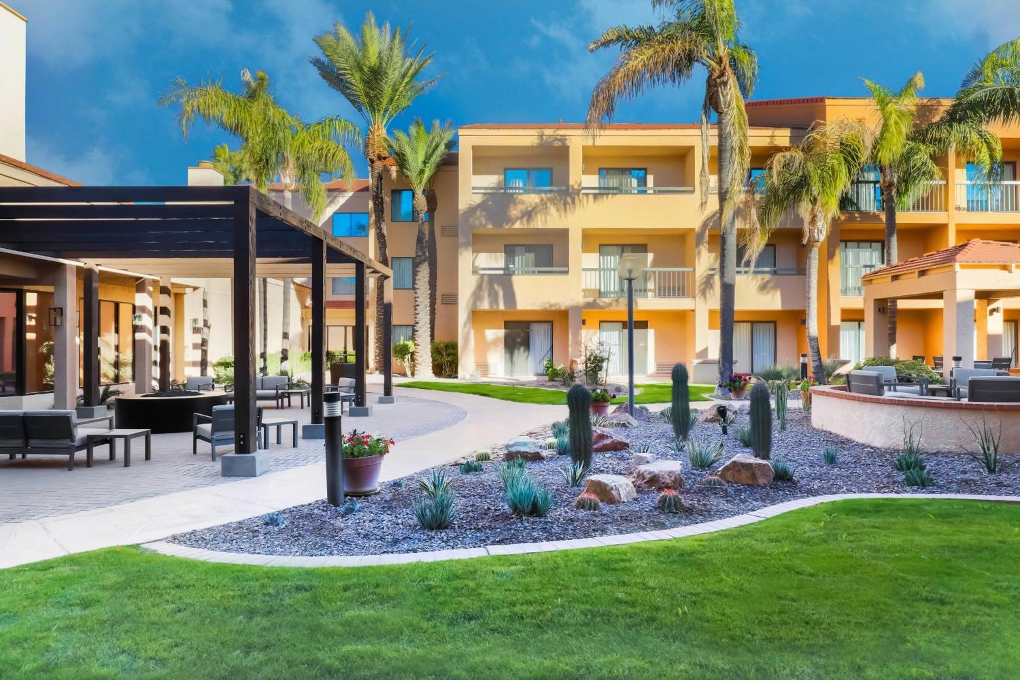 Courtyard Tucson Airport Hotel Exterior photo